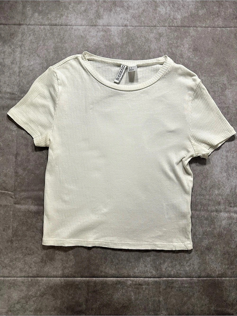 White Ribbed Short Sleeve Tee in Size Medium